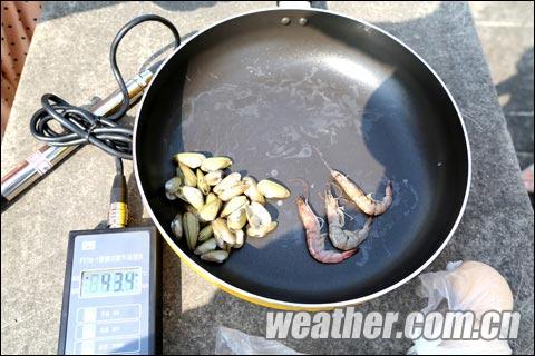 福建高温势头不减 福州市民露台“烧烤”