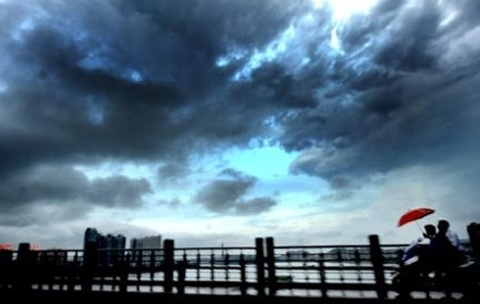 “尤特”减弱为强台风 14日将正面袭击广东