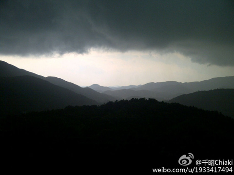 “尤特”逼近 广东乌云压境傍晚暴雨将袭