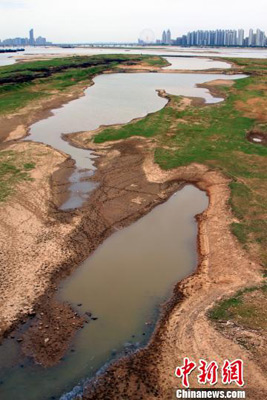 江西42座水库干涸21条小河断流 投2.9亿元抗旱攻坚
