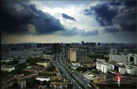 “尤特”来袭湖南退烧降雨 气象部门开展人工增雨作业