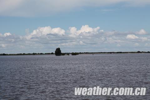 直击抗洪一线:洪水咆哮 守护“生命之堤”