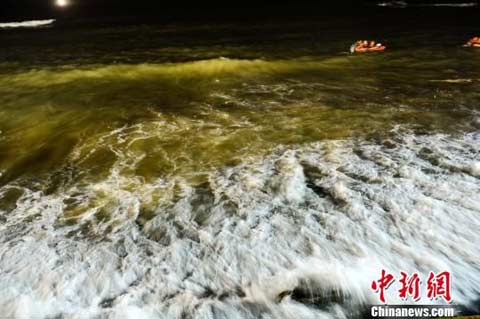 图组:“潭美”逼近 台湾发布海陆台风警报