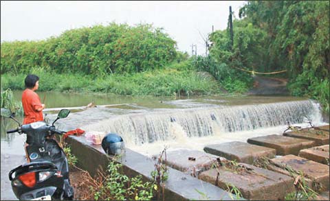 台风“潭美”带来大雨 已导致两位台湾民众死亡
