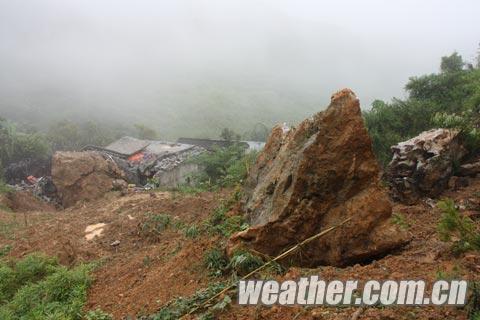 广西那坡县发生山体滑坡 巨石砸中民房1人遇难