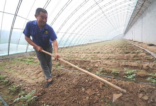 8��28�գ��ӱ������б�ͷ�����������Լ���ת��ȥ�������ϡ��򹤡�������ÿ������������⣬ÿ�»���2000��Ԫ��������