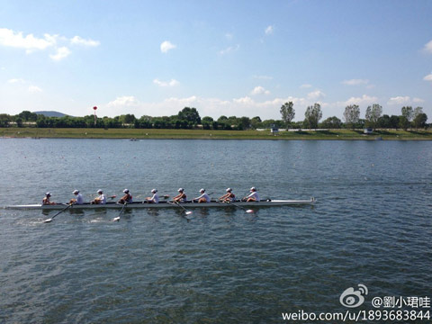 晴日下赛艇冠军争霸