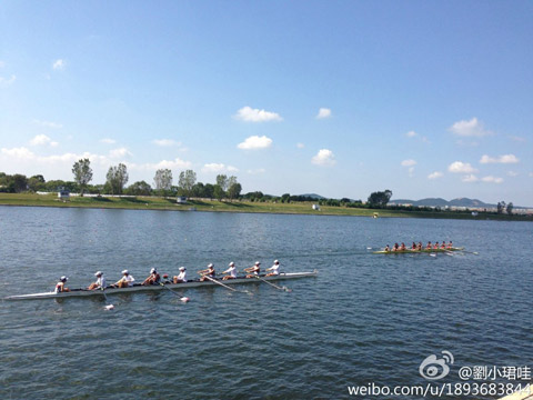 晴日下赛艇冠军争霸