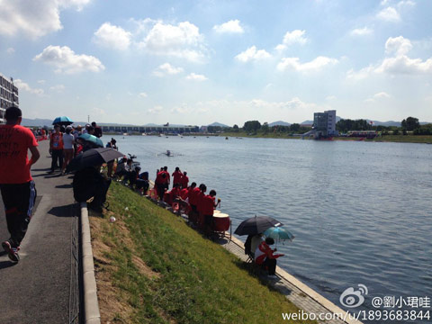 晴日下赛艇冠军争霸