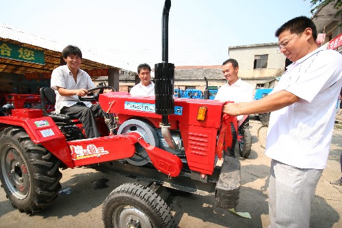 9��2�գ�������Ա���ң�Ϊũ��������������ϴ�컨