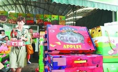 中秋临近 安徽合肥洋水果成节日“宠儿”