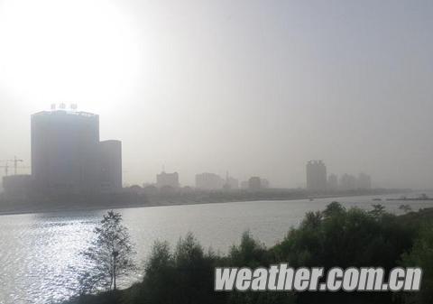 山西迎大风降温 雾霾消散沙尘起