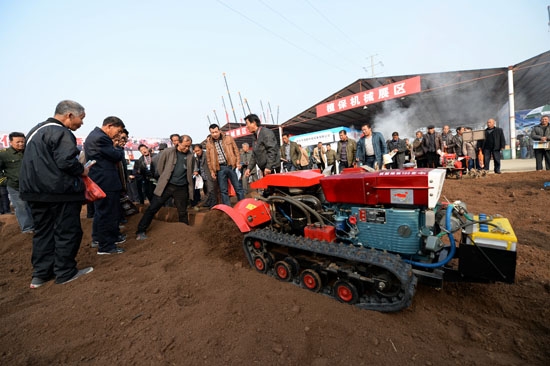 陕西杨凌农高会举办农业机械展