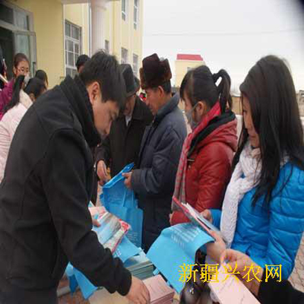 新疆裕民县农牧区开展科技入户进村助农活动