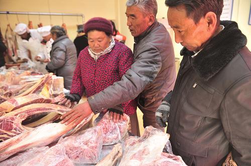 西藏拉萨:近千吨肉类食品投放市场 稳定节日期间物价