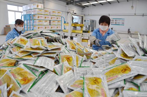 1��26�գ���ɽ�����ݱ�ũ�Ƽ����޹�˾�ĳ��䣬������������װũҩ