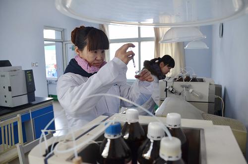 1��26�գ���ɽ�����ݱ�ũ�Ƽ����޹�˾�ļ��ʵ���ң������Ա�ڶ�ҩƷ�������м��