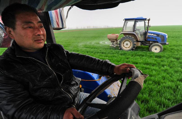 3��18�գ��ڰ���ʡ��Զ�س�����ũ���ּ�ʻרҵũ��ΪС��ʩ����