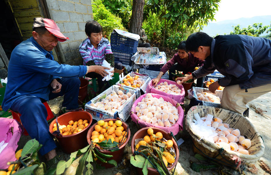 4��15�գ��������г�̫���ϴ��壬�������ڰ�װ���ˣ�׼���������ۡ�