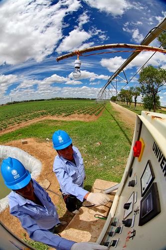 6��21�գ����ҵ����ű��ع��繫˾Ա����Ͻ������������ɳ�������ũ�����ָ��ʽ���������豸��