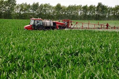 7��5�գ��ں������������ũ���ڶ���������һ̨��������������ΪԤ�����׵�����ʩ��׳�ء�