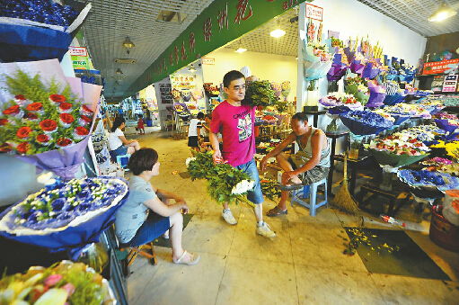 �վ�6���ʻ����˵ּ� ɽ�����ϳɶ���Ȧ���ܼ�ɢ��