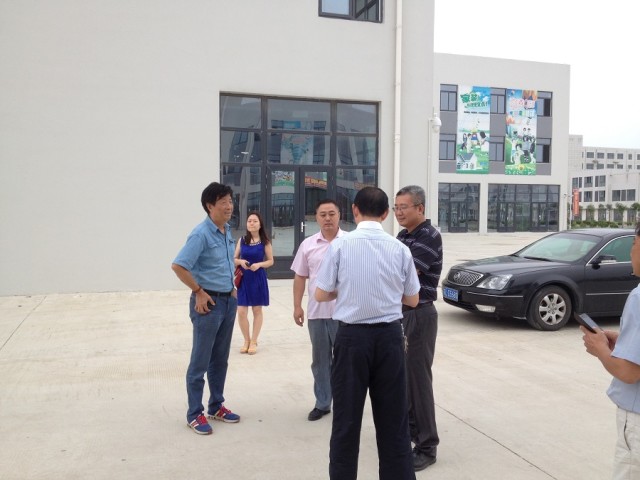 ����������ũ���ʹ㳡�ĳɹ����̺���Ӫ�����˸߶ȵ�������϶����Զ���ũ���г��Ŀ�ҵ�������ڴ���֧�֣�����ʾ�����ũ���ʹ㳡��������ũҵ�ۺ��г�ģʽ���������ũҵ��ҵ���г�������Ҫ��չ����