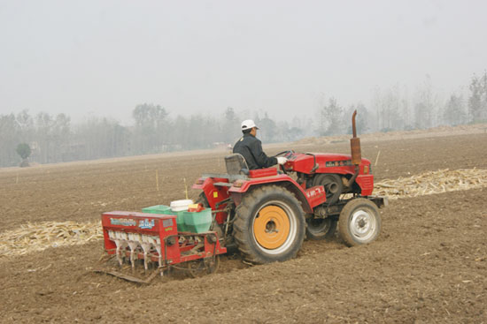 安徽临泉县秋种快速推进