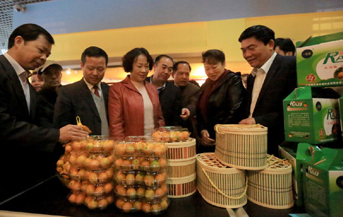 ͼ3���μ�2014�����Ƽ����ߵ���조�ڰ���ۡ��ڿ�Ļʽ�α��ι�չ�����ڰ���ۡ�