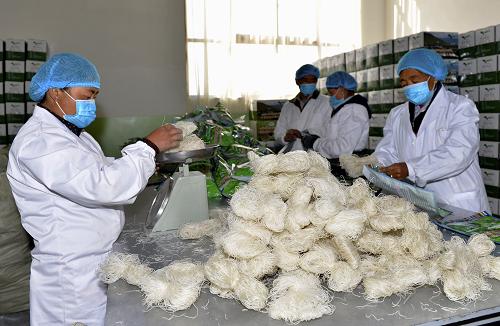 �տ����в�����ɫũ��Ʒ��չ���޹�˾��Ա���ڰ�װ���㶹������1��6���㣩��