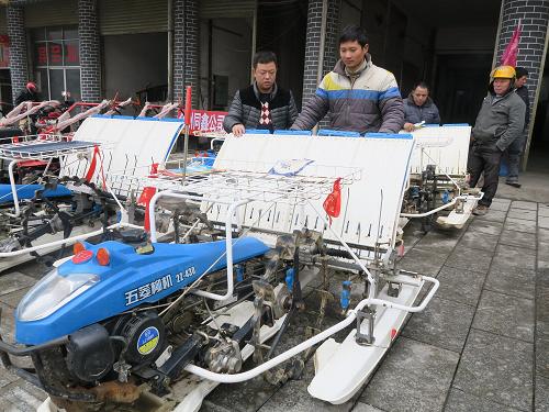 2��5�գ�����ȫ����ũ�����س�һ��ũ����������ѡ����������