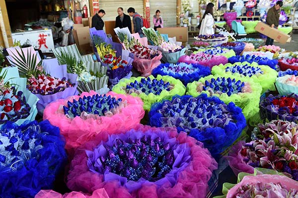 2��12�գ��˿������ϳʹ����ϻ����г�ѡ����ɫõ�廨��