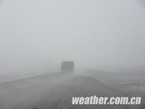 青海南部雨雪交加 交通畜牧业再受考验