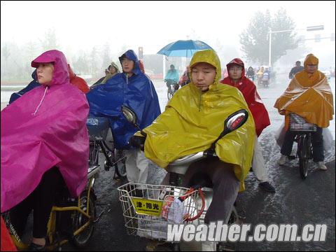 冷空气来袭 降雨降温齐聚河北