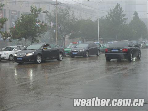 冷空气来袭 降雨降温齐聚河北