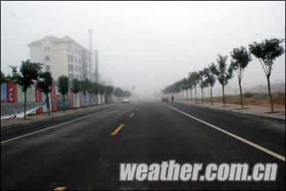 内蒙古中西部雨雾缭绕 未来三天将降雨降温