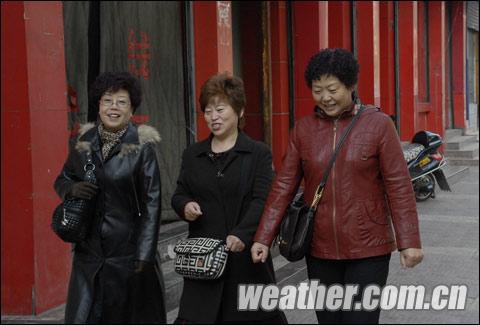 �ຣ�¶������µ� 15����ѩ��������Ϯ