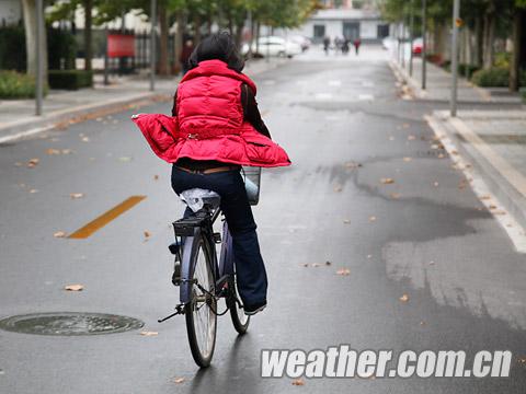 北京连续四日轻微污染 午后冷空气驱散大雾