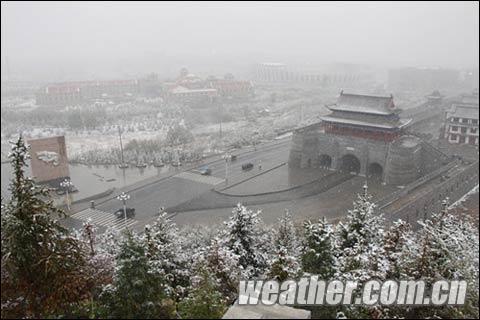 内蒙古冷空气上演接力赛 呼和浩特已入冬