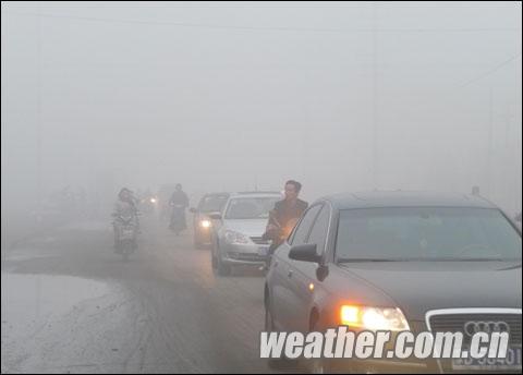 入冬后首场大雾天气弥漫内蒙古多地