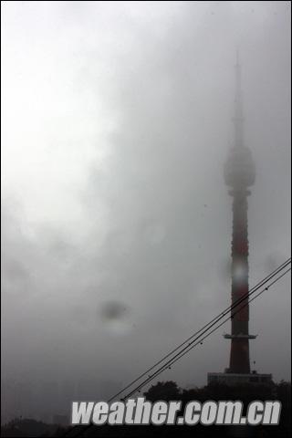 贵阳现雷雨天气 气象局发布雷电黄色预警