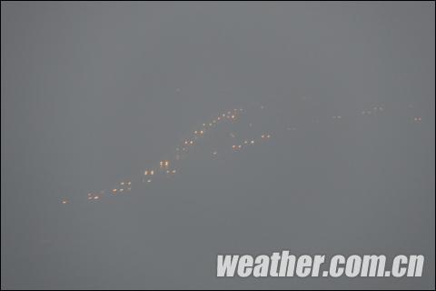 京城飘落今冬首场小雪 局地能见度不足1000米