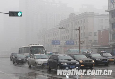 �ҹ�ӭ��Χ��ѩ���� 7�����������ɢ