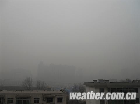 西安雾霾天持续三日 可能成为元旦出行障碍