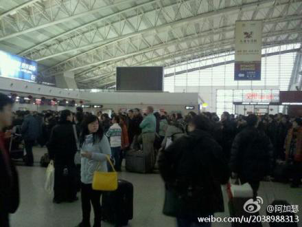 年关将至天气不给力 陕西多地大雾缭绕出行受阻