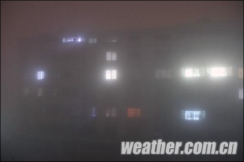 山东多地大雾弥漫 气象台发布预警(组图)