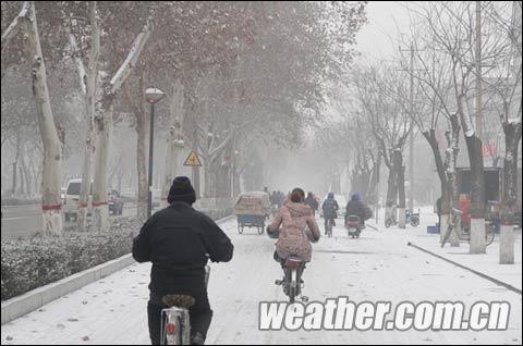 河北大部降雪 寒潮结冰大雾三预警齐发