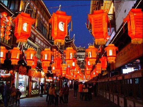 元宵佳节习俗多 赏灯放花防寒防火