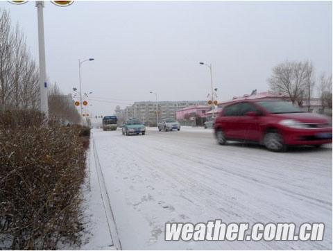大庆今晨迎来降雪 气温较低需防寒