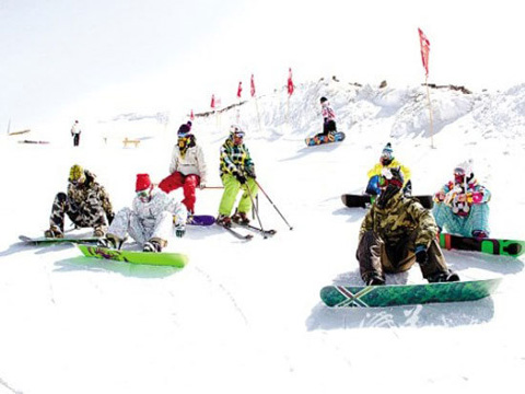 阳春三月前来一次最后的冰雪畅游